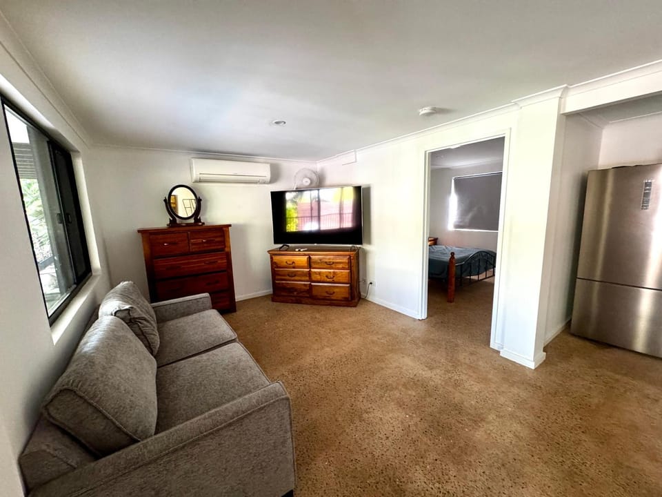Communal lounge/ TV room, TV and multimedia, Living room, Seating area