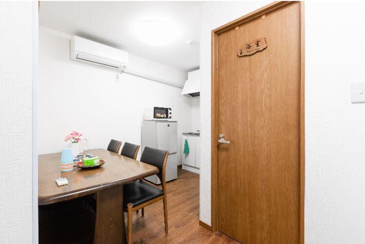 花迹民宿一号馆101通天阁天王寺步行圈 心斋桥日本桥4分钟车程 Vacation rental in Osaka