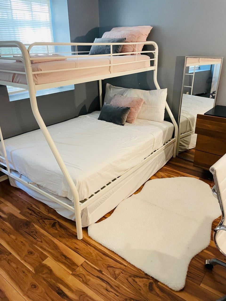Bedroom, bunk bed