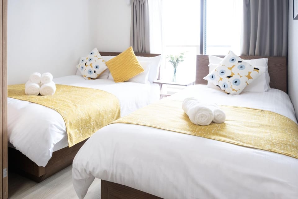 Bed, Photo of the whole room, Bedroom, towels