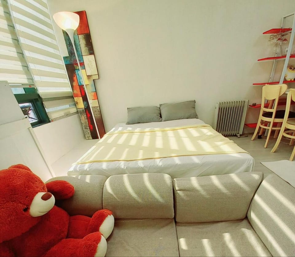 5 house with a great view and elevator access Right in front of Hongik Univ Station Apartment in Seoul