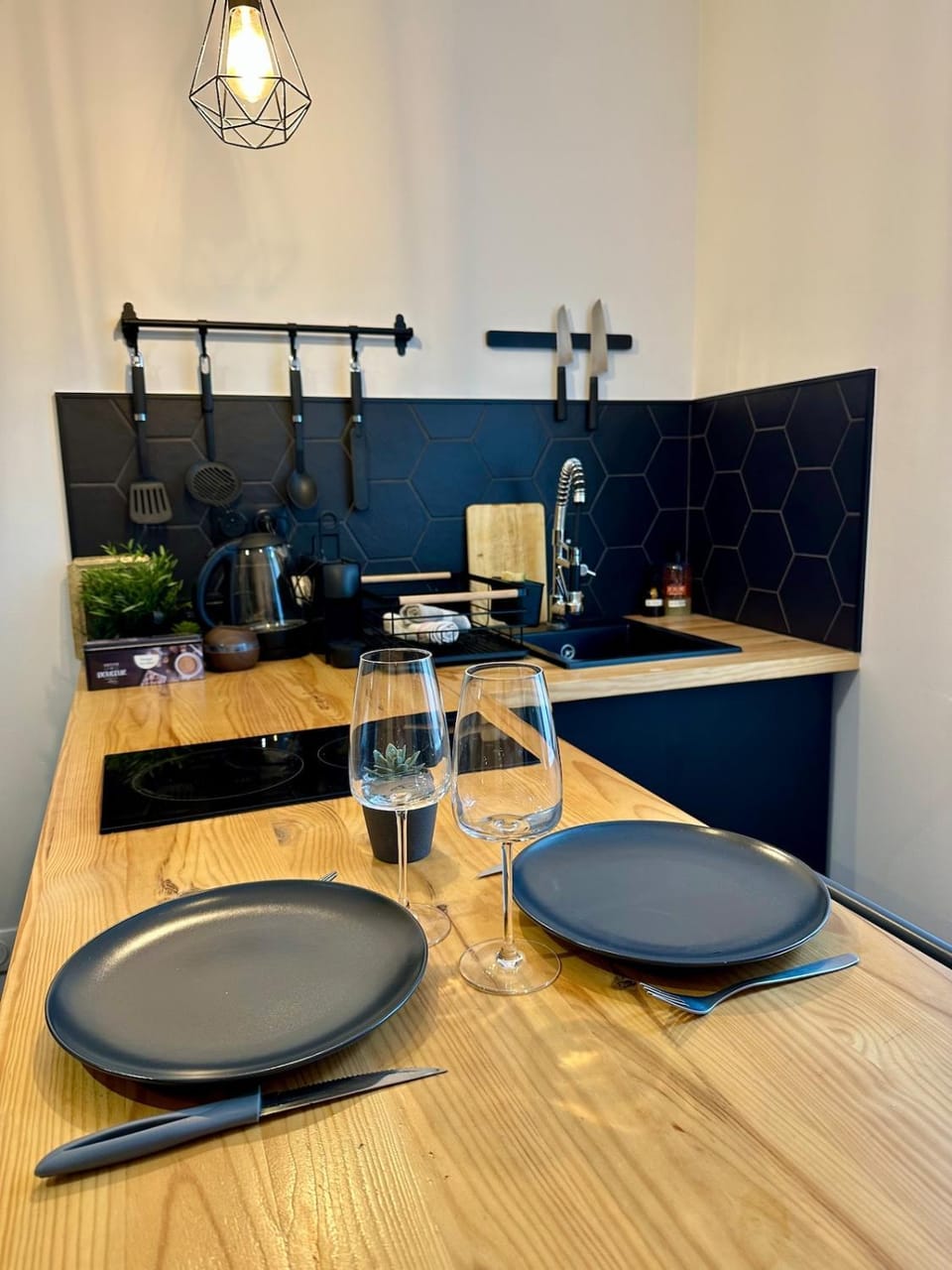 Kitchen or kitchenette, Dining area
