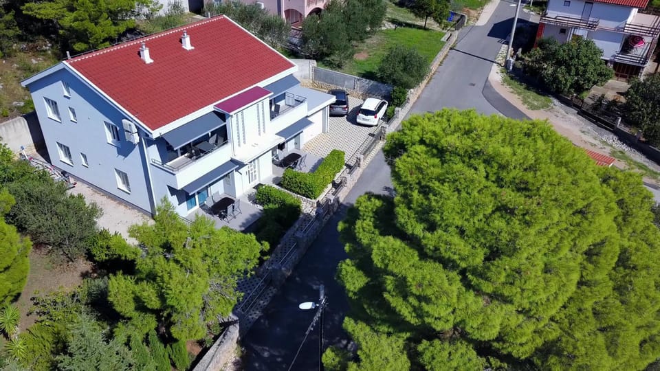 Property building, Facade/entrance, Off site
