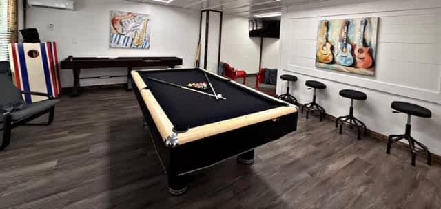 Casino Close Hot Tub-Firepit-BBQ 2-acres Sleeps 6 House in Broken Bow