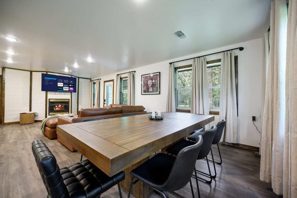 Casino Close Hot Tub-Firepit-BBQ 2-acres Sleeps 6 House in Broken Bow