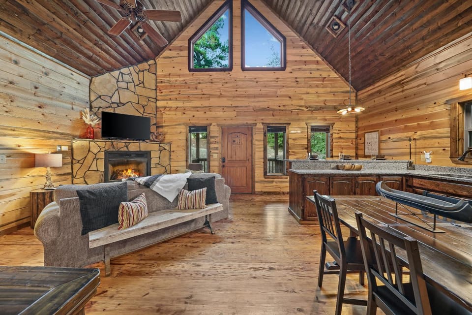 Rustic Cabin Near Creek with Hot Tub & Fire Pit Cabin in Oklahoma