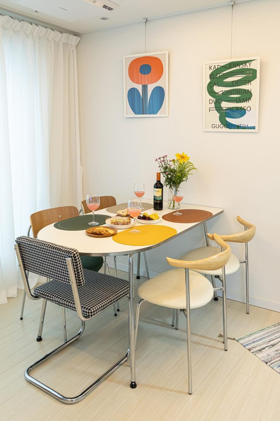 Living room, Seating area, Dining area