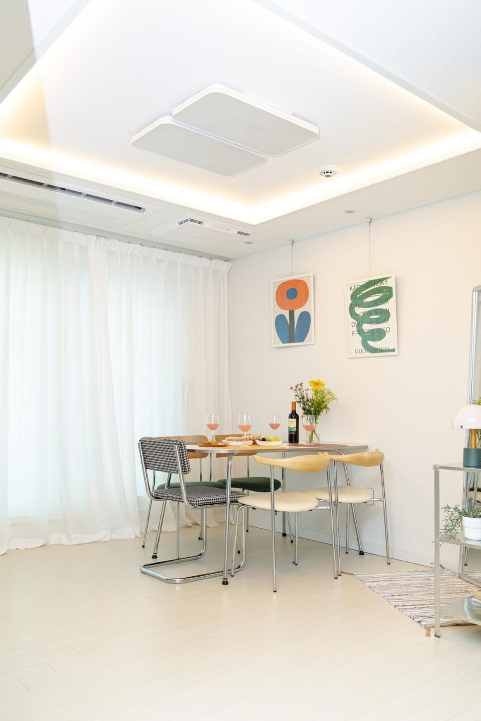 Living room, Seating area, Dining area