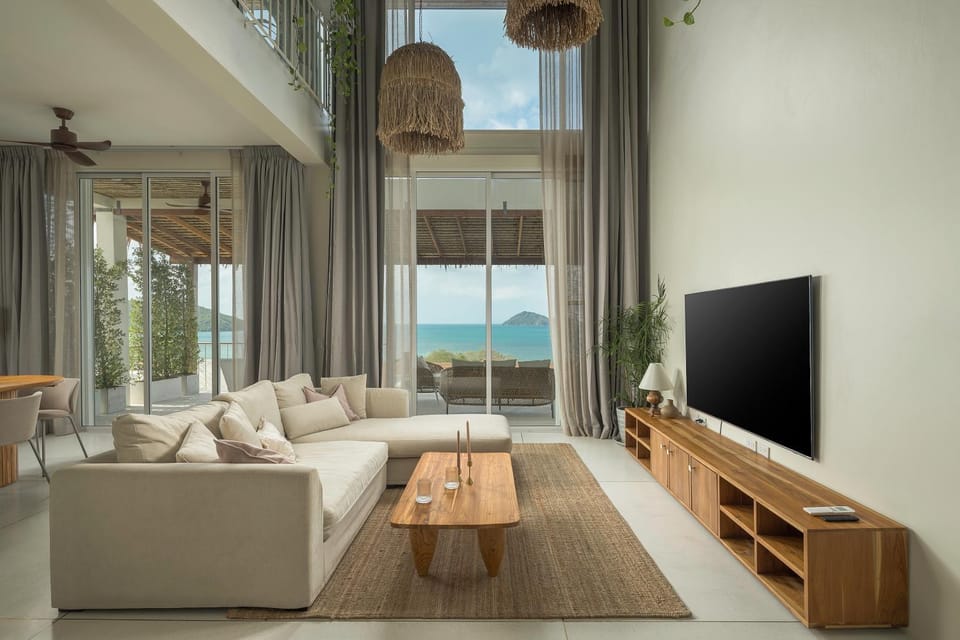 Villa Vista, 5BR Beach Front SeaView Haven, Steps to Sand Villa in Ko Pha-ngan Sub-district