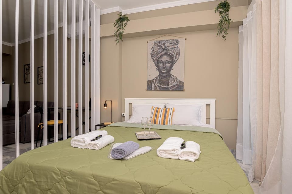 Bed, Photo of the whole room, towels