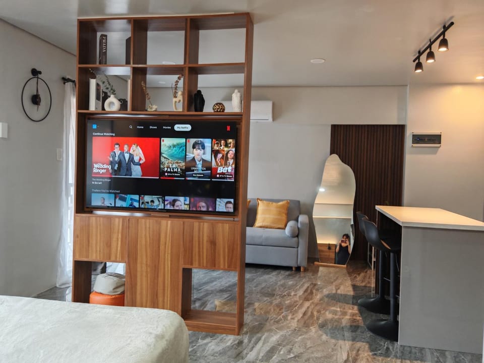 TV and multimedia, Seating area