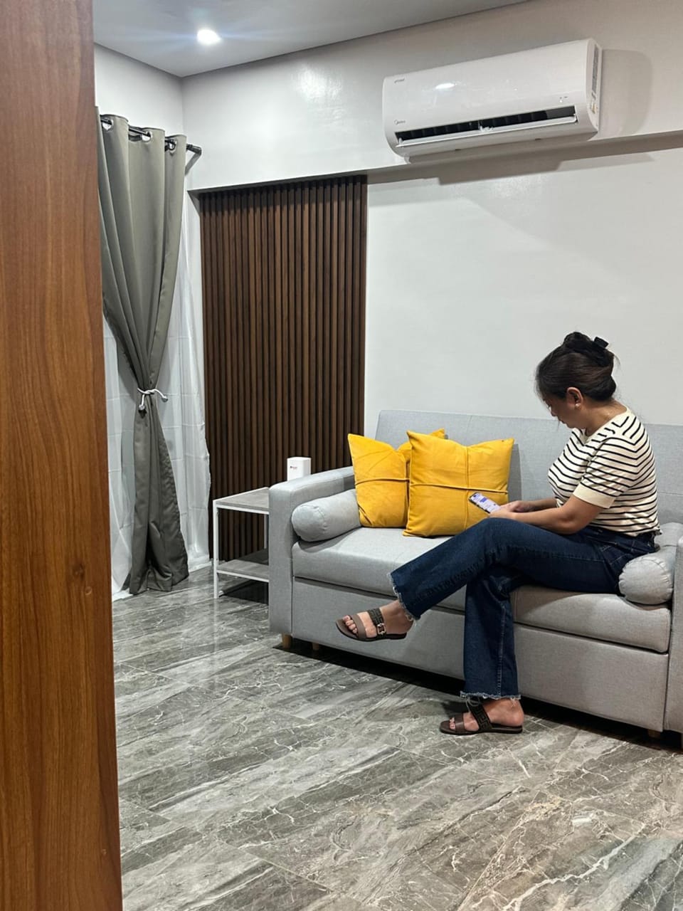 Seating area, air conditioner