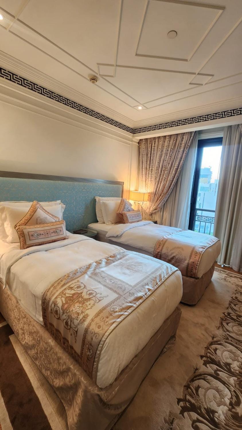 Blue Ocean Holiday Homes - Palazzo Versace Apartment in Dubai