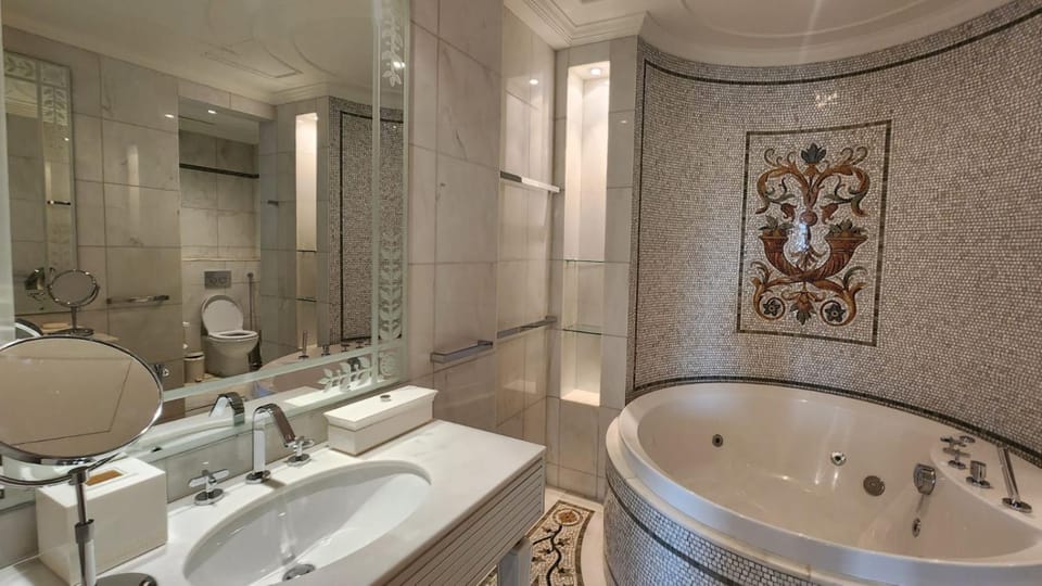 Blue Ocean Holiday Homes - Palazzo Versace Apartment in Dubai