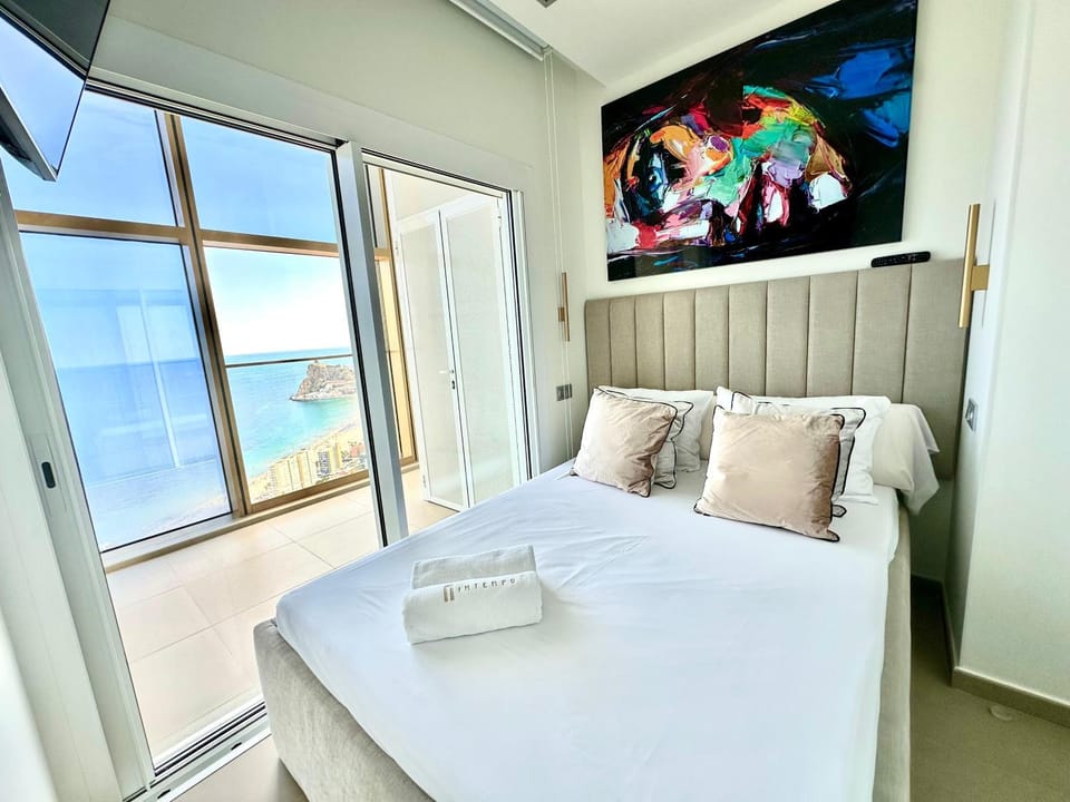 Natural landscape, TV and multimedia, Photo of the whole room, Bedroom