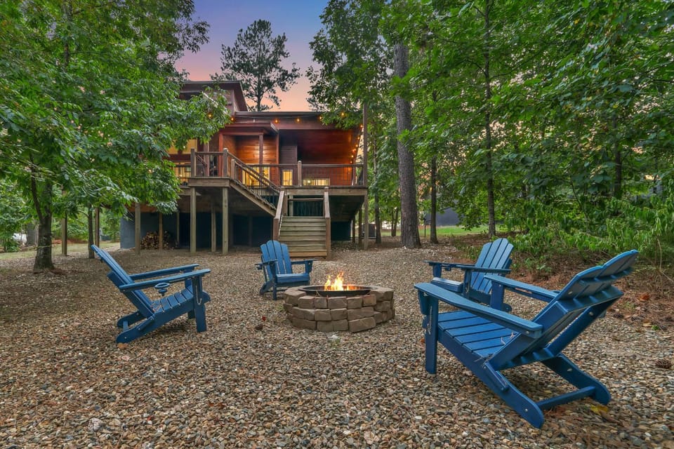 Cabin Retreat with Spa Fire Pit & Games - Sleeps 4 Cabin in Oklahoma