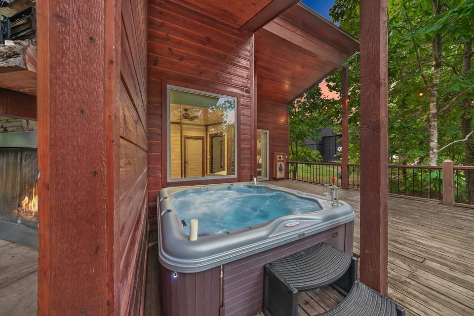 Cabin Retreat with Spa Fire Pit & Games - Sleeps 4 Cabin in Oklahoma