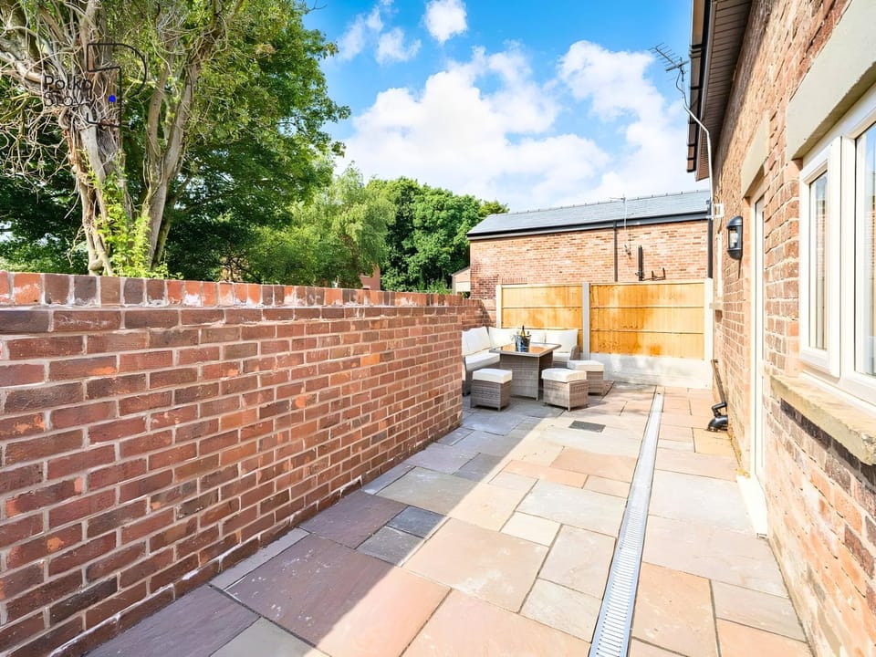 Property building, Patio, Garden