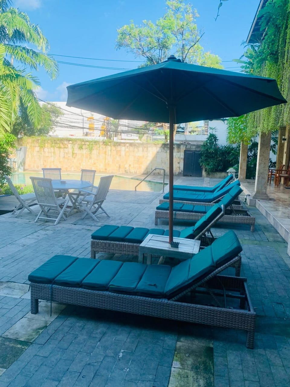 Heart of Seminyak 2bed 2bath 2 pools super quiet Apartment in North Kuta