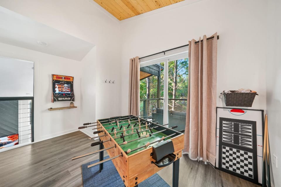 NEW Cabin with Treehouse Spa Firepit & Games Cabin in Oklahoma
