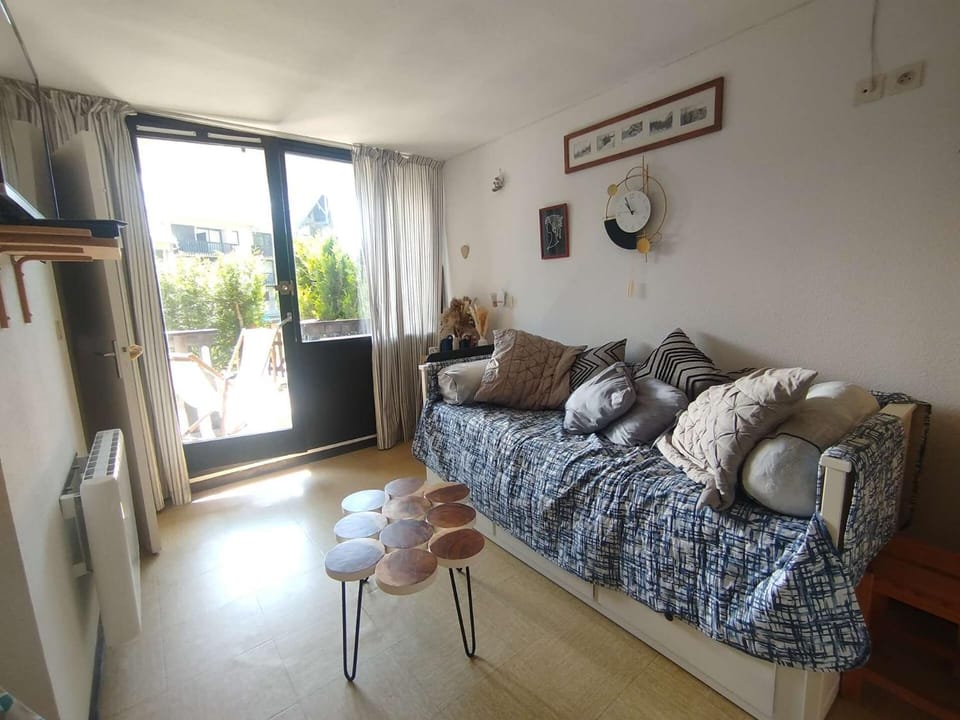 Bed, Living room, Bedroom, kitchen
