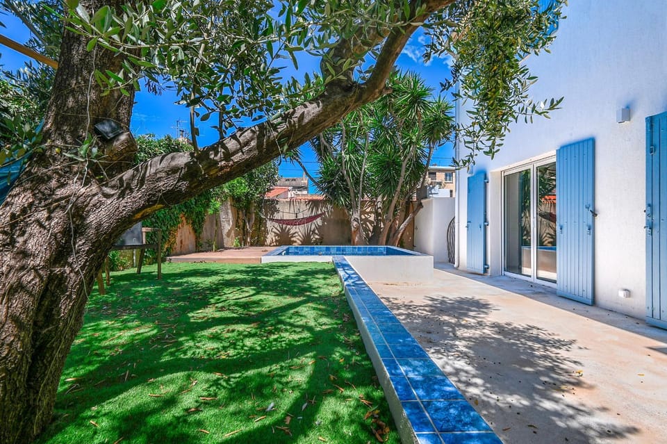Property building, Garden