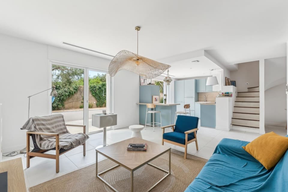 Living room, kitchen