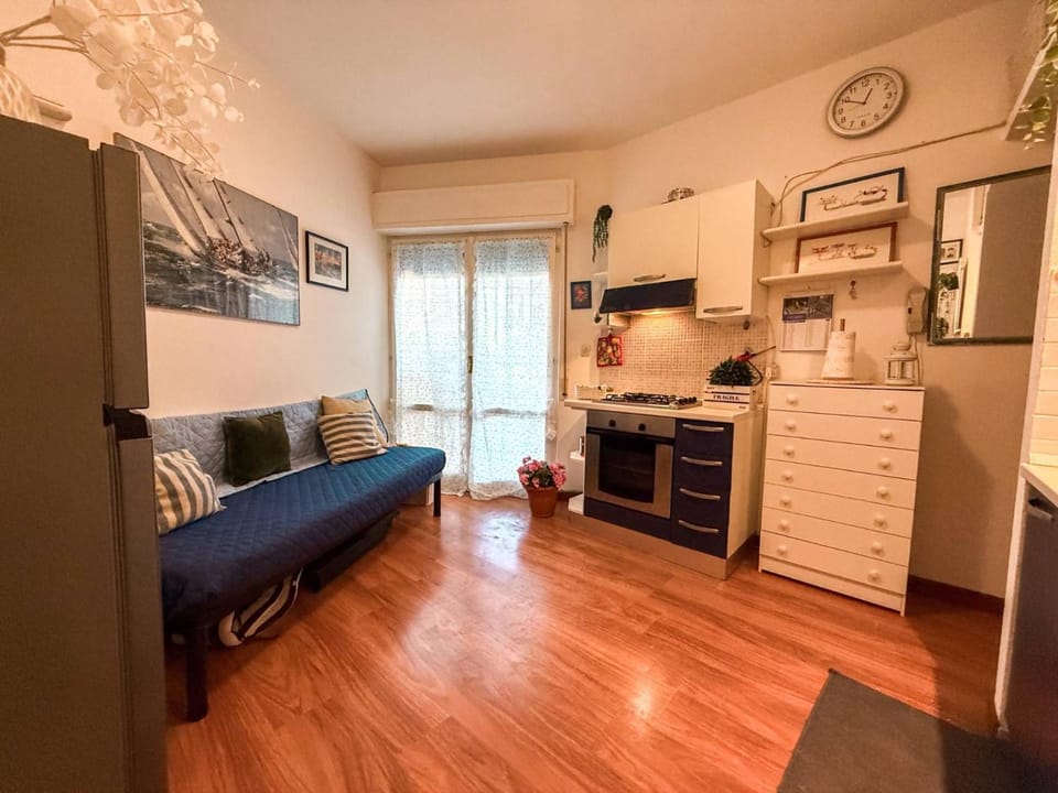 Kitchen or kitchenette, Living room, Seating area, oven, pet friendly