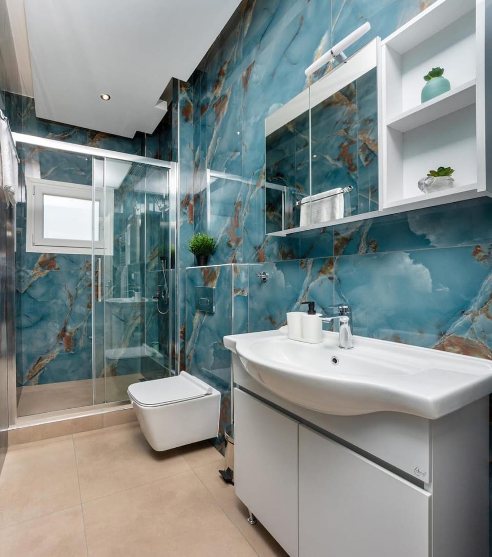 Shower, Toilet, Bathroom