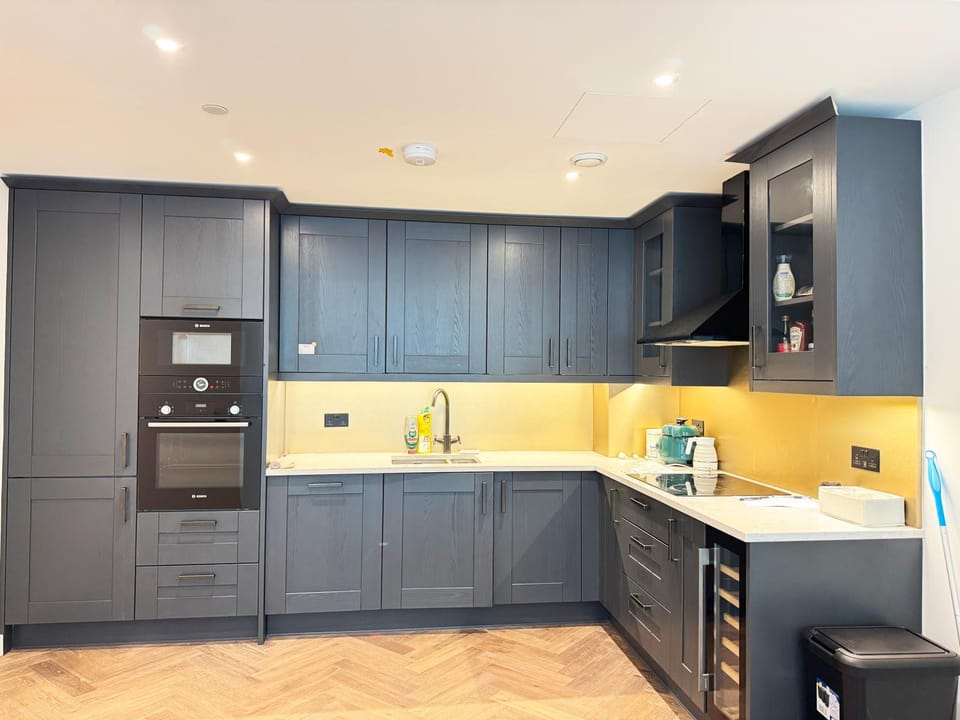 Tower Bridge Luxury Apartments with Balcony Apartment in London Borough of Southwark