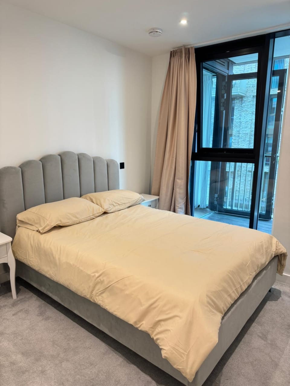 Tower Bridge Luxury Apartments with Balcony Apartment in London Borough of Southwark