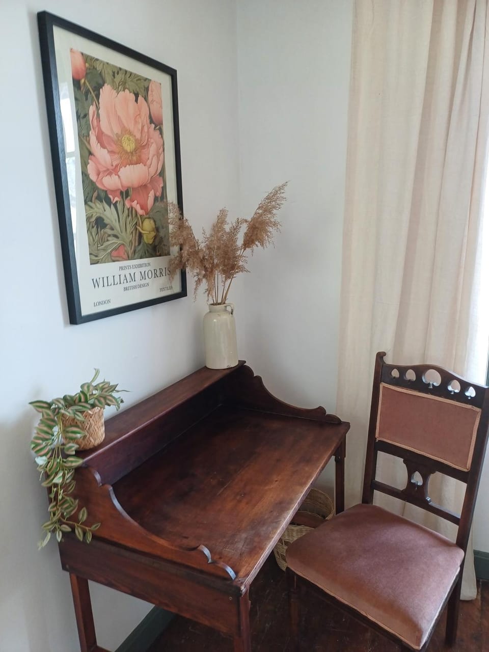 Seating area, Bedroom