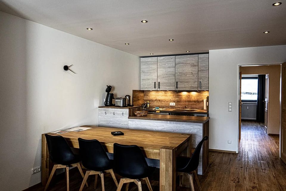 Kitchen or kitchenette, Dining area, pet friendly, stove