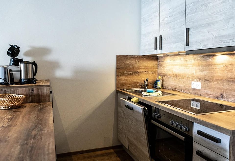 Kitchen or kitchenette, dishwasher, oven, pet friendly, stove, toaster