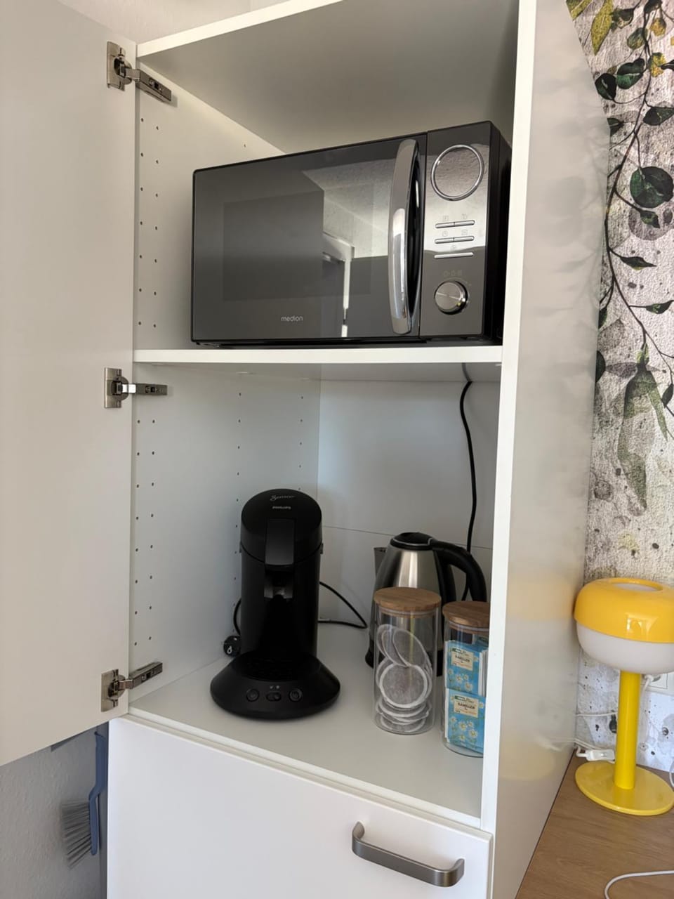 Coffee/tea facilities, microwave