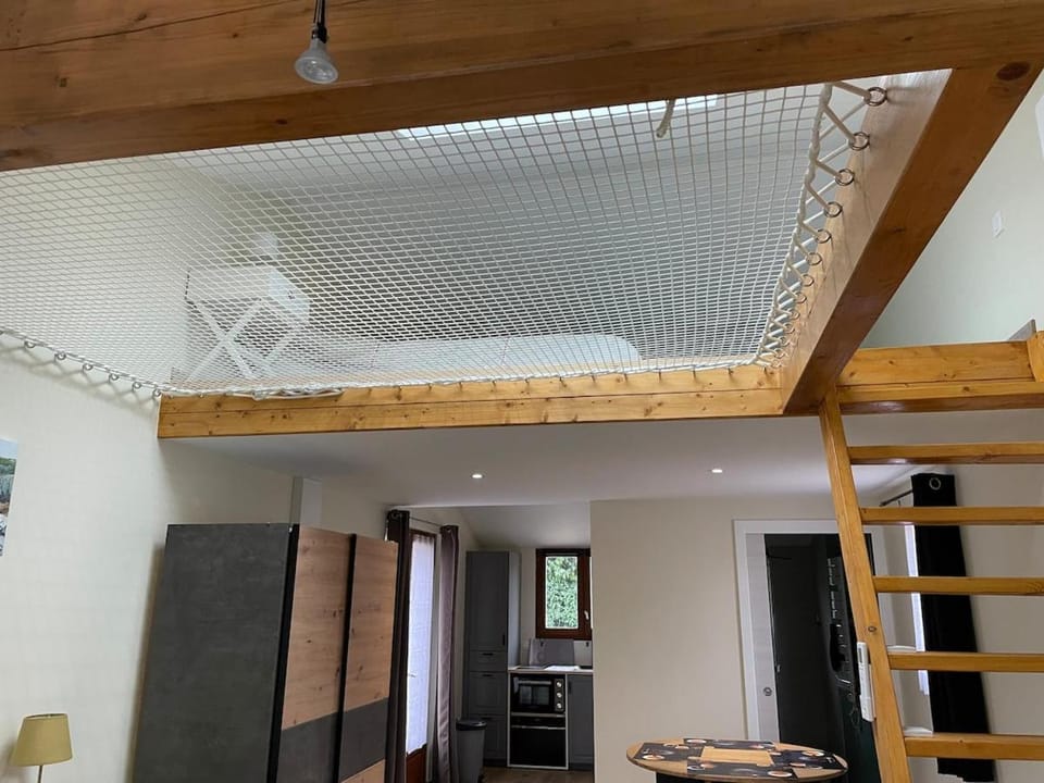 Studio indépendant avec filet de lecture House in Provence-Alpes-Côte d'Azur