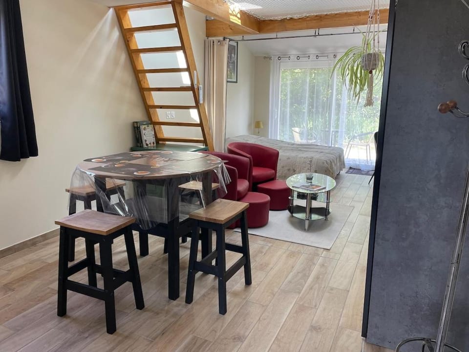 Studio indépendant avec filet de lecture House in Provence-Alpes-Côte d'Azur