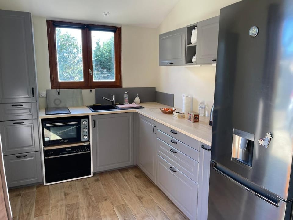 Studio indépendant avec filet de lecture House in Provence-Alpes-Côte d'Azur