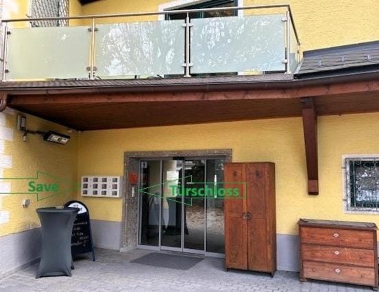 Property building, Facade/entrance