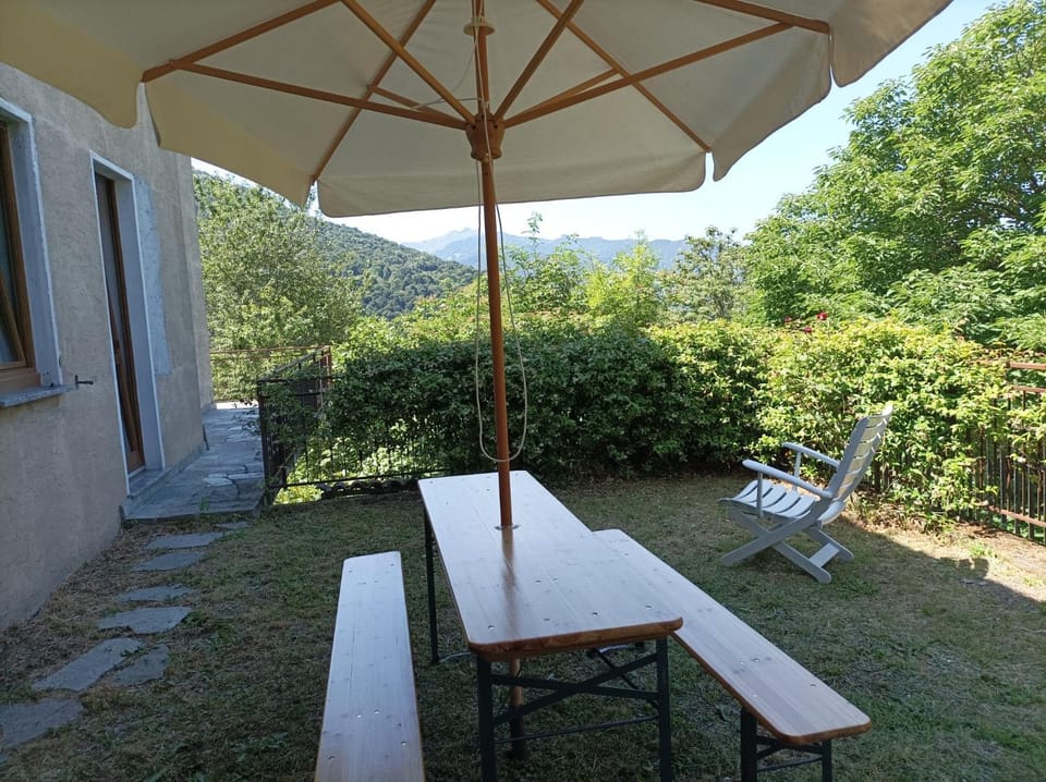 La casa tra i monti House in Canton of Ticino