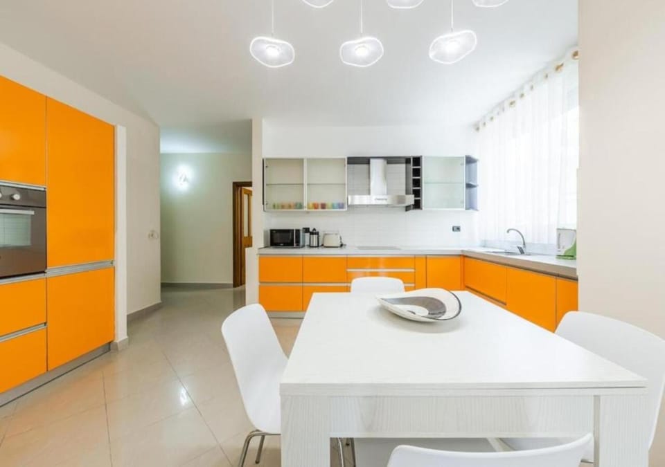 Kitchen or kitchenette, Dining area, dishwasher, toaster
