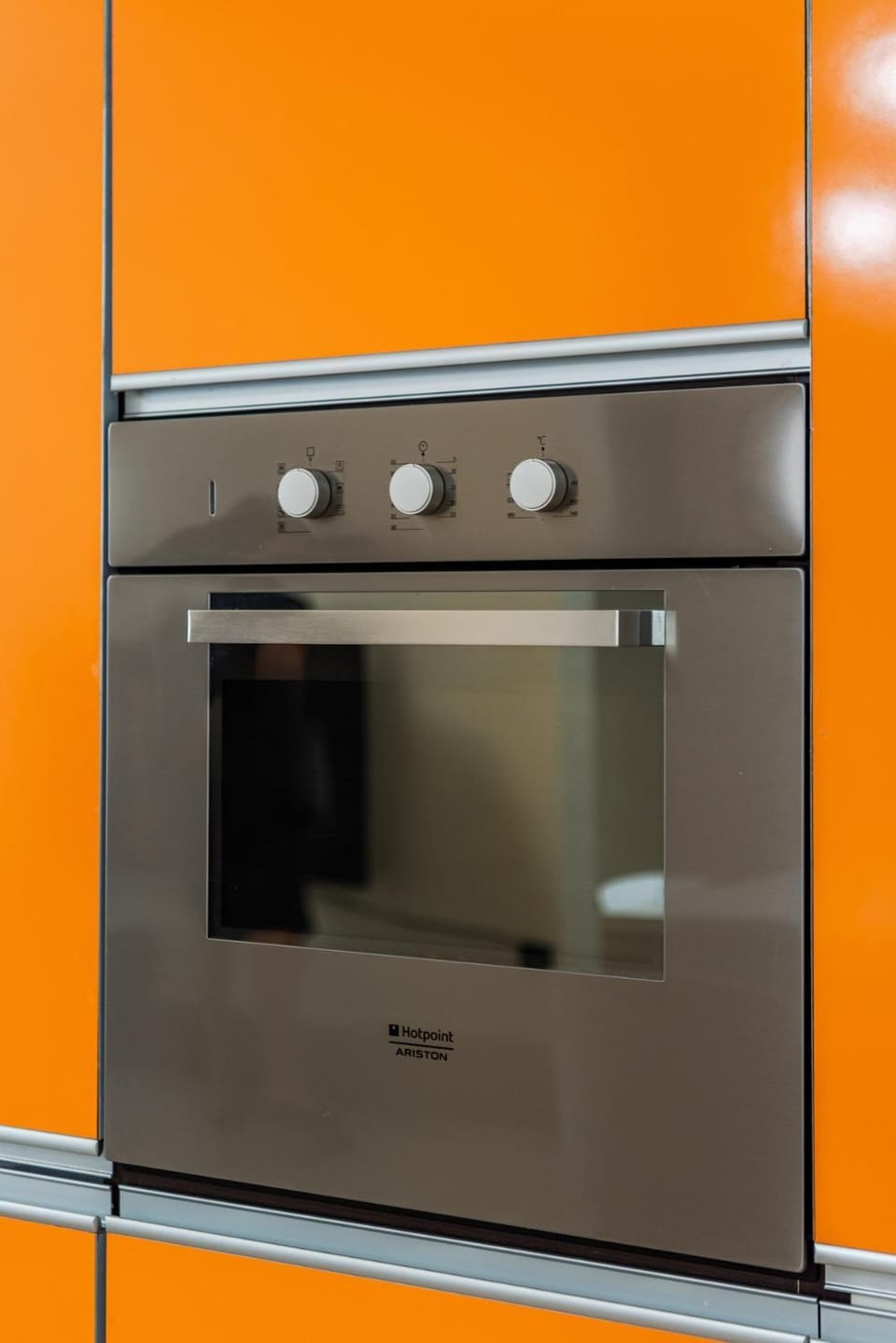 Kitchen or kitchenette, oven