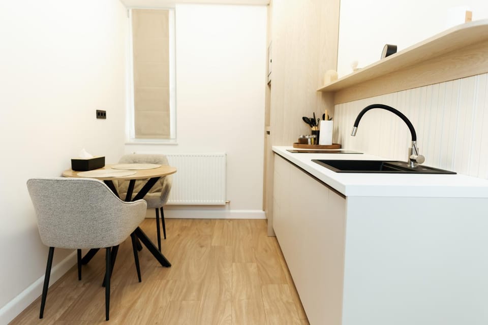 Kitchen or kitchenette, Dining area, stove