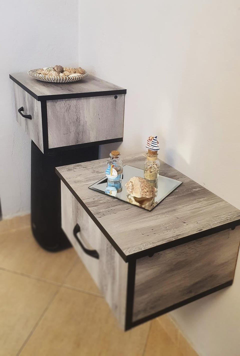 Kitchen or kitchenette, Decorative detail