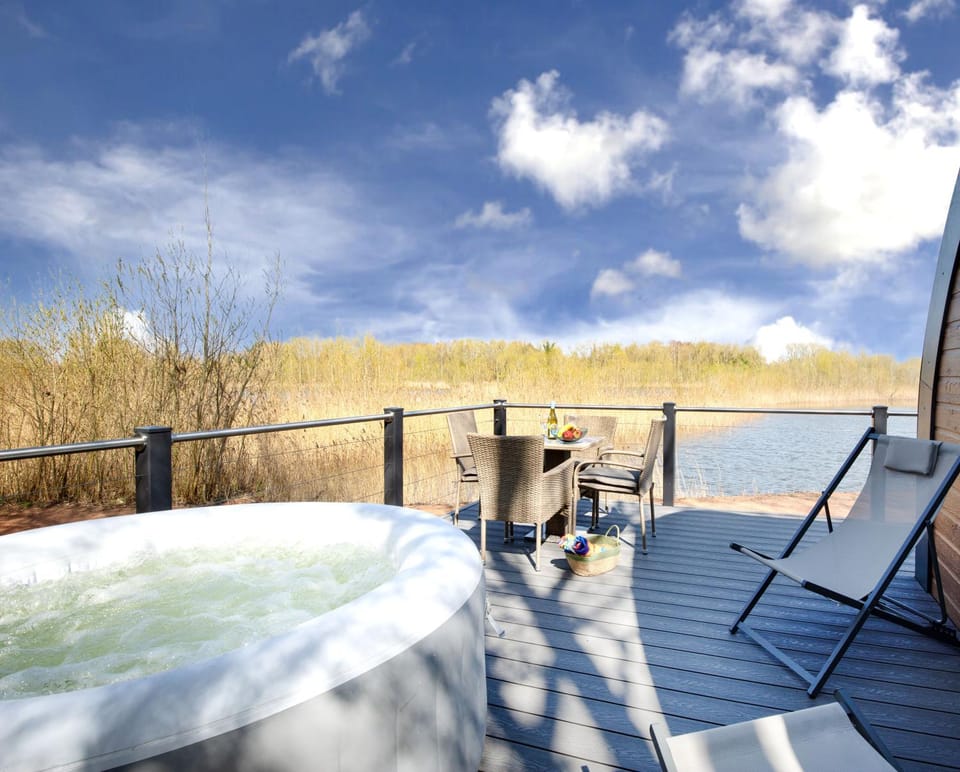 Patio, Natural landscape, Hot Tub, Seating area, Lake view