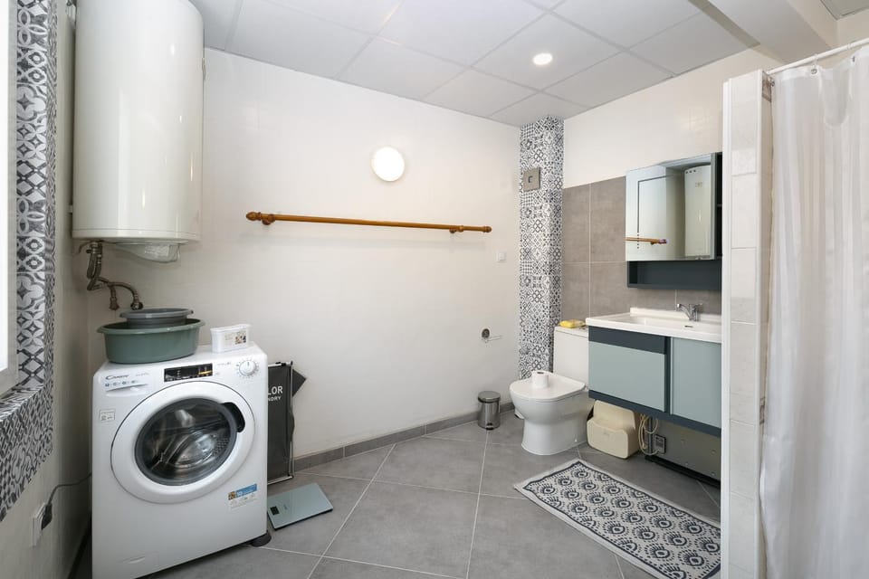 Bathroom, washing machine