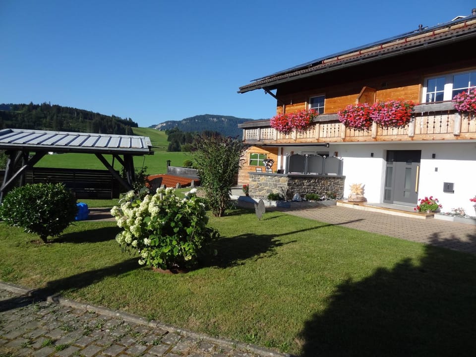 Property building, Spring, Day, Natural landscape, Garden, Garden view, Mountain view