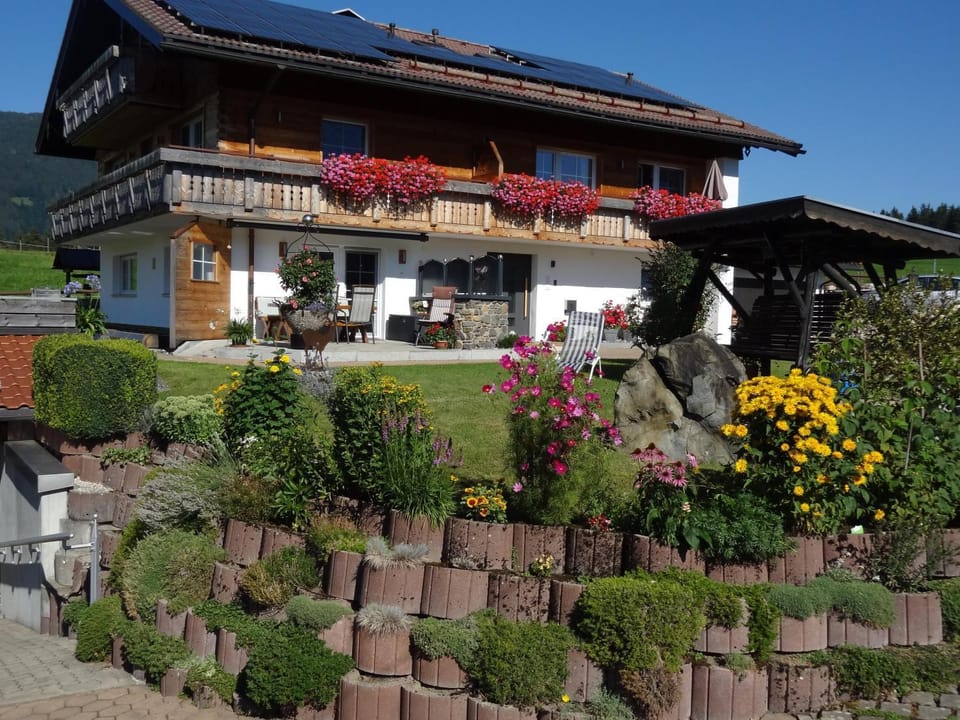 Property building, Spring, Day, Garden, Garden view