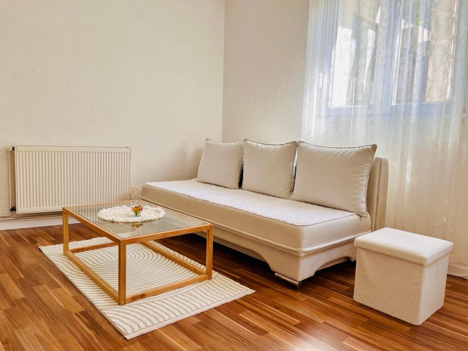 Bed, TV and multimedia, Living room, Seating area