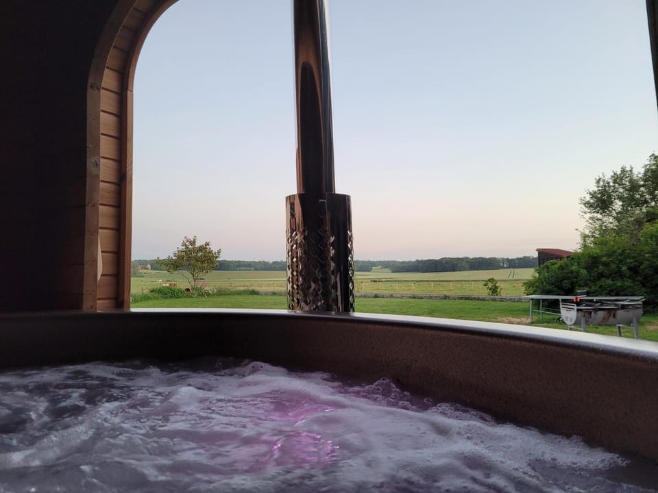 Hot Tub, Spa and wellness centre/facilities